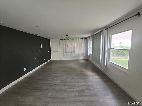 5th image of 9461 Brenda Ave