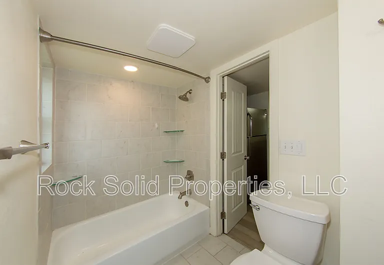 210 Seymour Ave — Photo 20