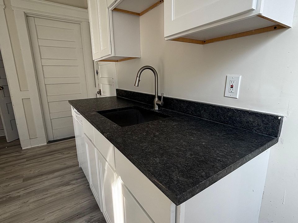 1st image of 559 Whalley Ave