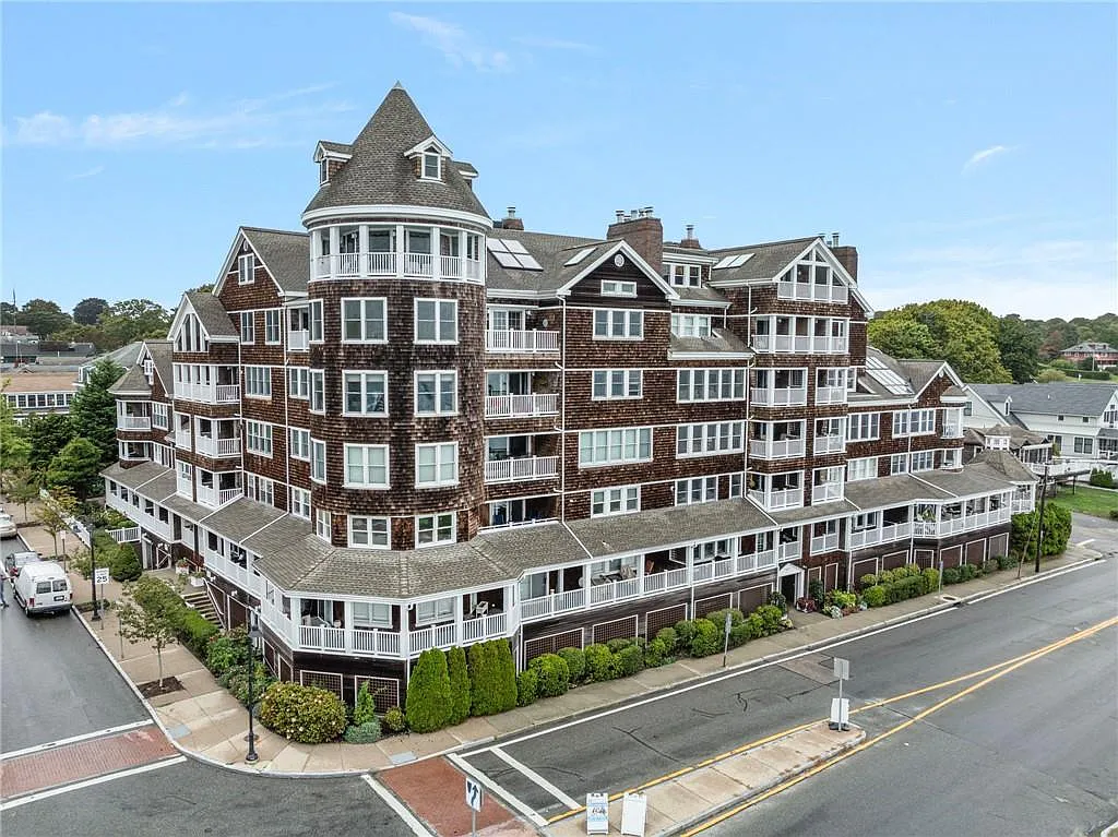 Primary Photo - 53 Conanicus Ave #3A