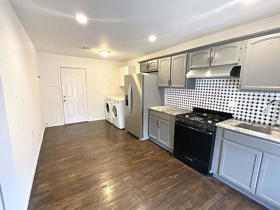 5th image of 2714 E Newton Pl