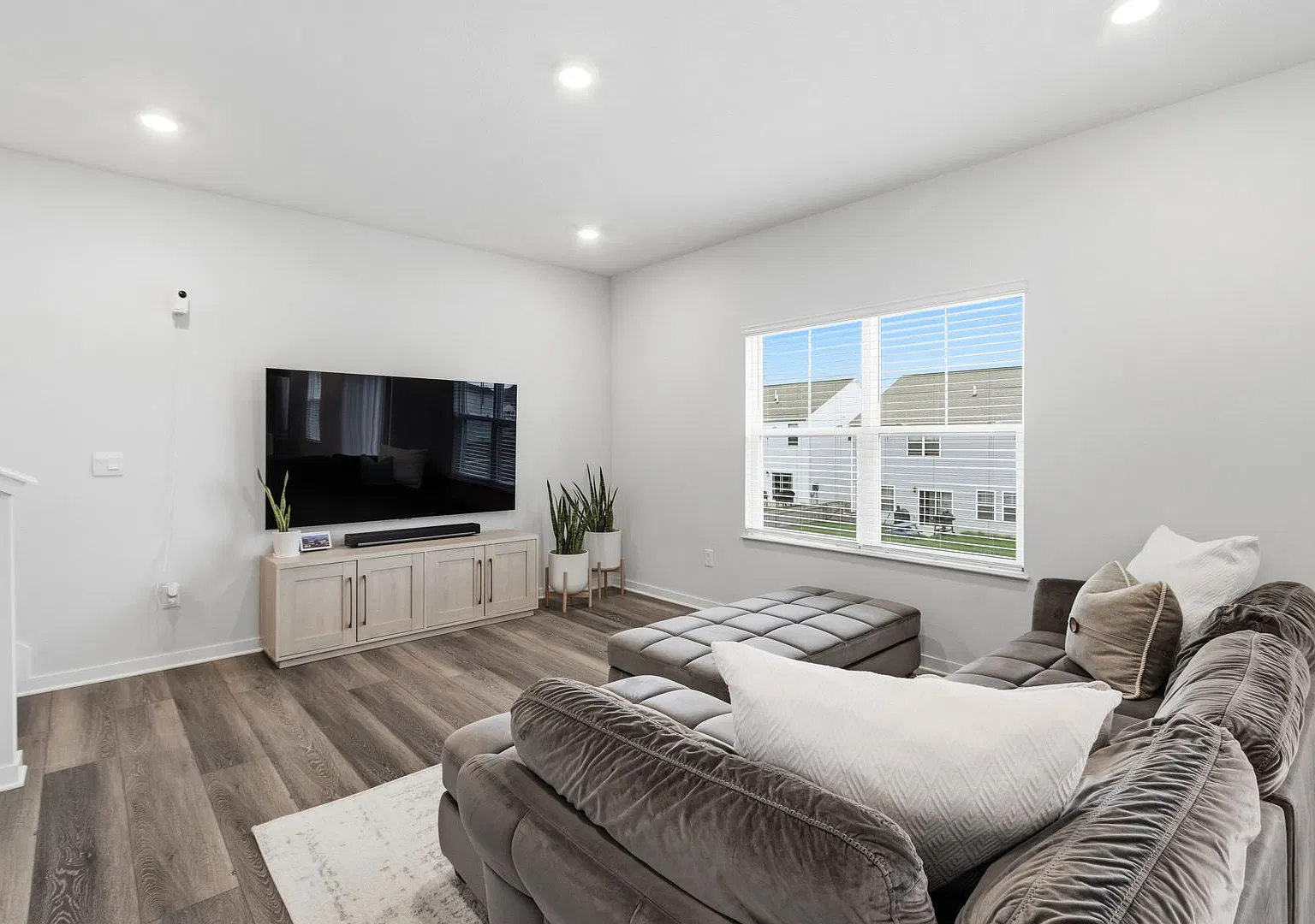 Beautifully Built 3-Bedroom Home with Modern Finishes, Spacious Loft & Fenced Yard! — Photo 3