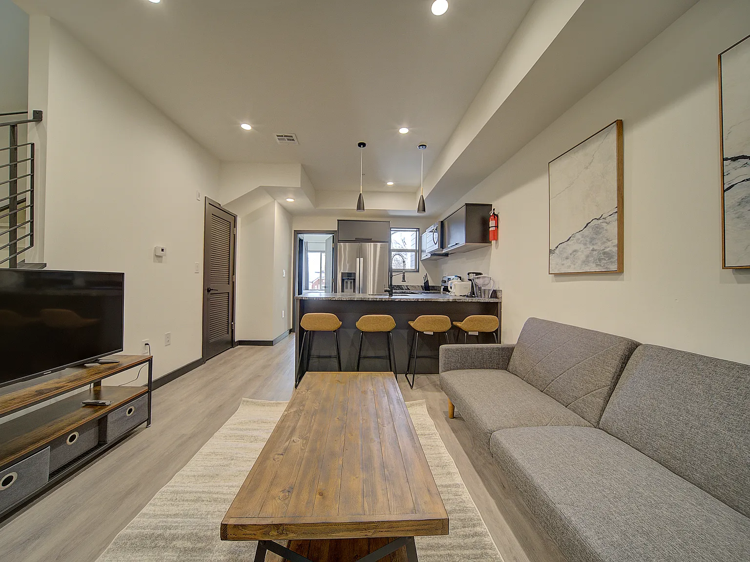 3 bed, 3.0 bath, 1250 sqft, $2,940 — Photo 3