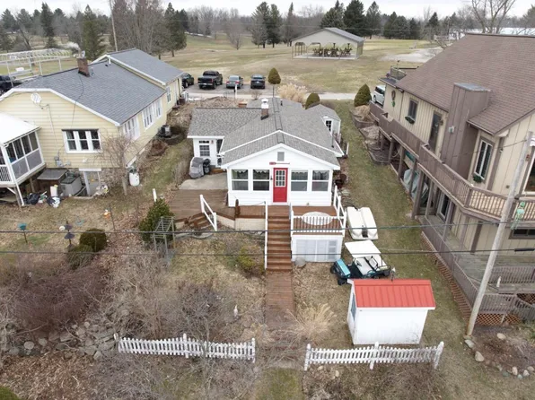 8198 Morrison Lake Gdns, Saranac, MI 48881