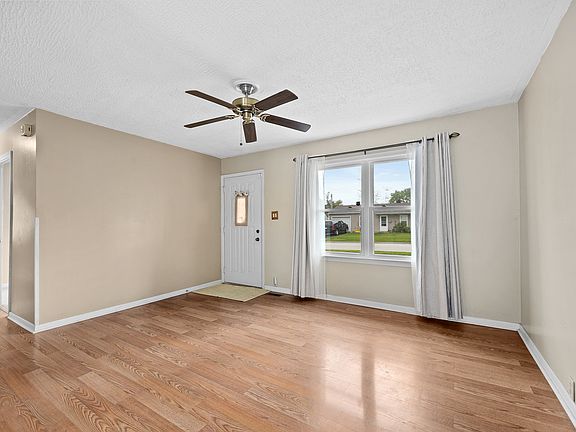 3rd image of 625 Lynn Ave