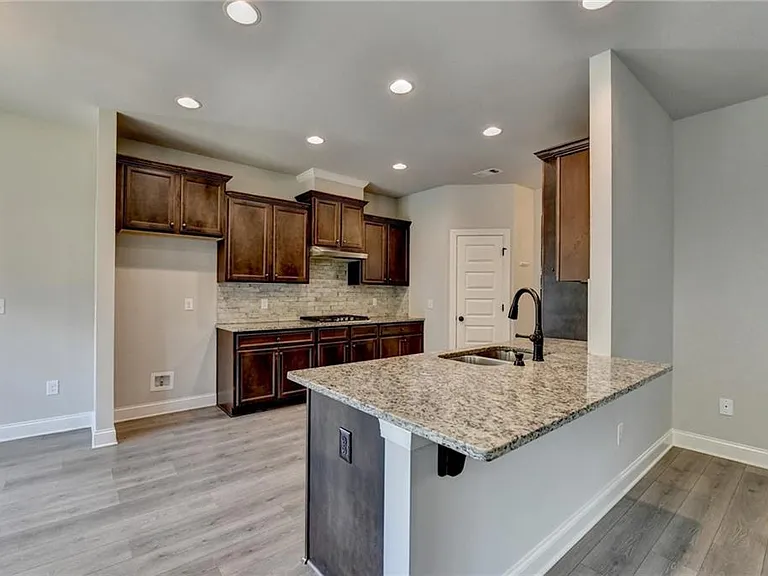 235 Bella Dr — Photo 40