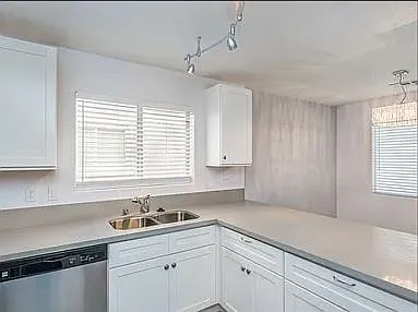 4 Bedroom For Rent — Photo 4