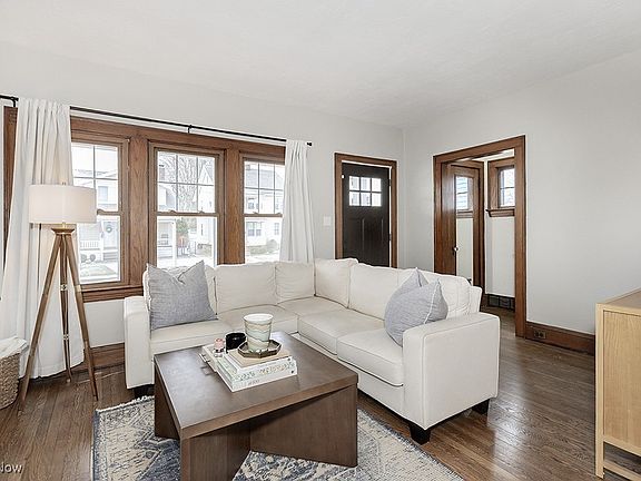 5th image of 14804 Leonard Ave