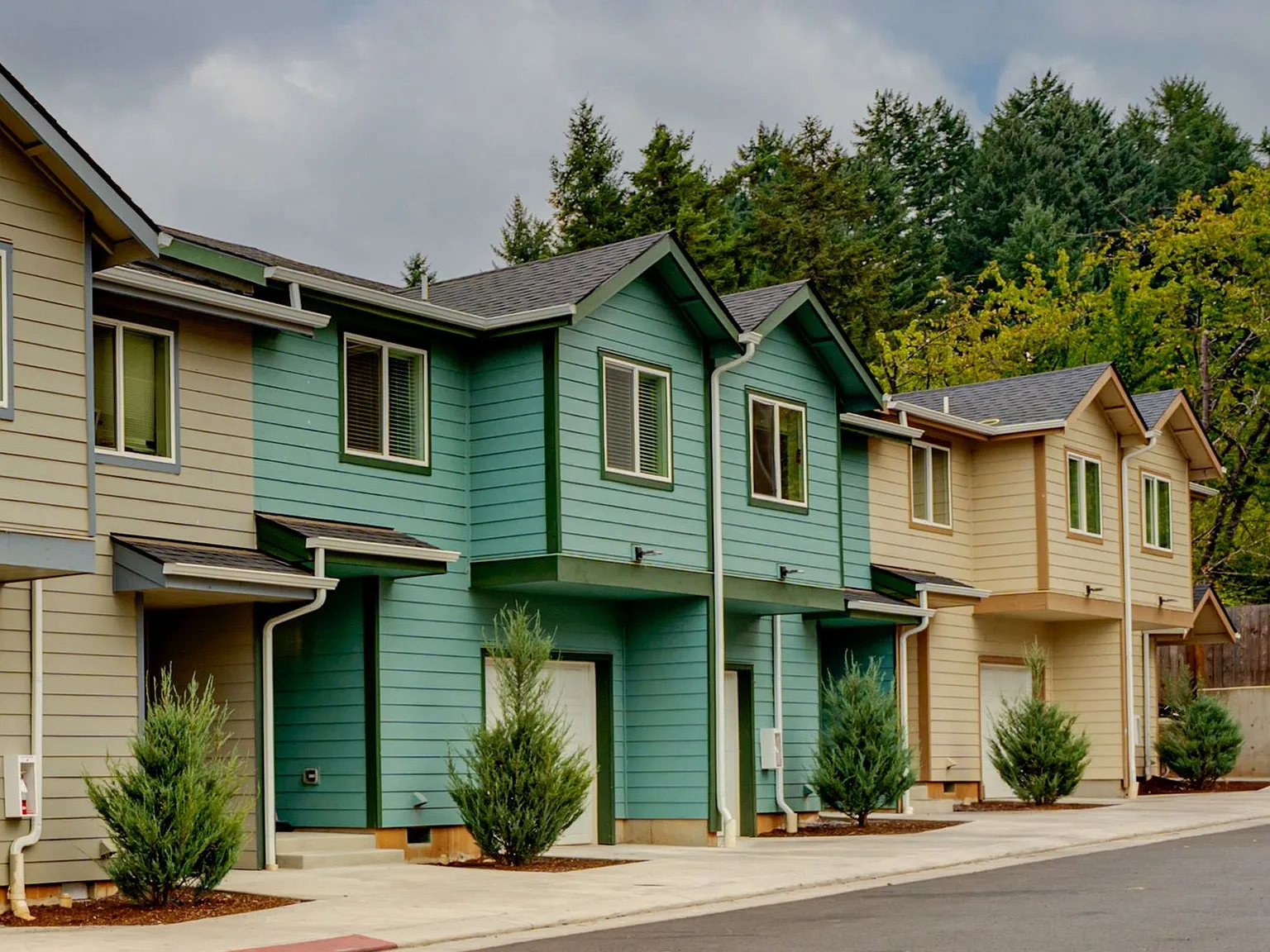 Lindsay Townhomes — Photo 4