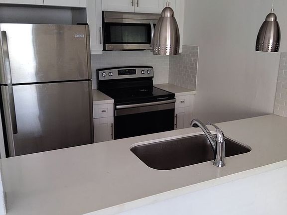 2nd image of 3201 Aviation Ave APT 10