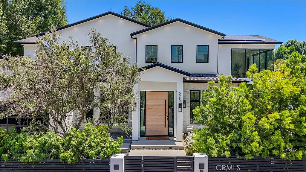 7 bed, 7000 sqft, $34,000 — Photo 1
