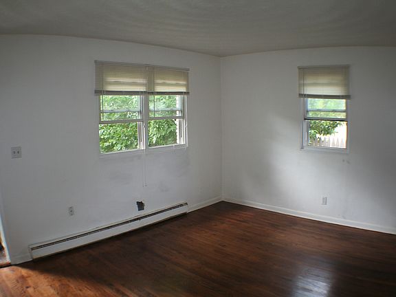 4th image of 8924 & B London St #A