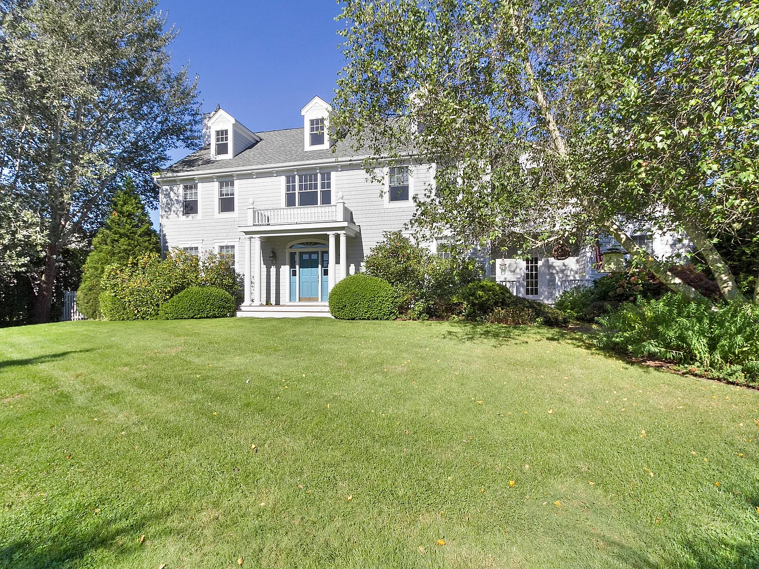 Southampton Village Classic Retreat — Photo 1