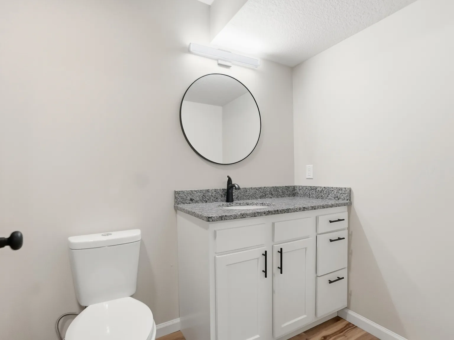 1626 Howell St — Photo 2