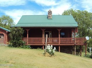 70 Berry Ln, Mill Hall, PA 17751