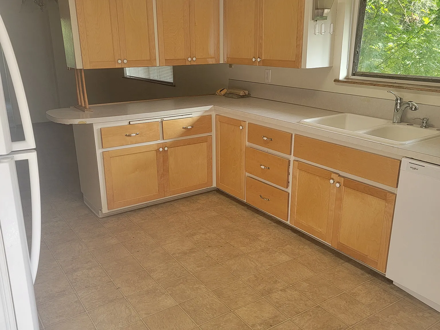 5 bed, 2150 sqft, $2,895 — Photo 2