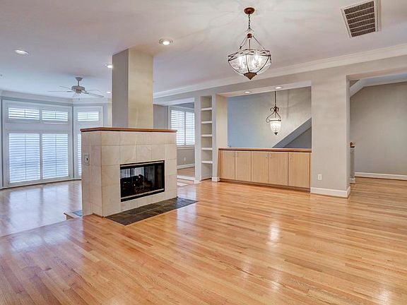 Very bright and lovely dining room