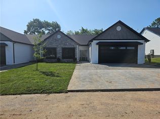 816 S 10th St, New Stanton, PA