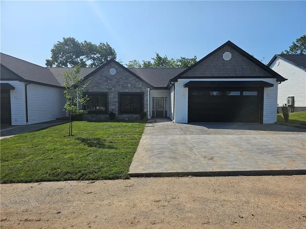 816 S 10th St, New Stanton, PA 15697