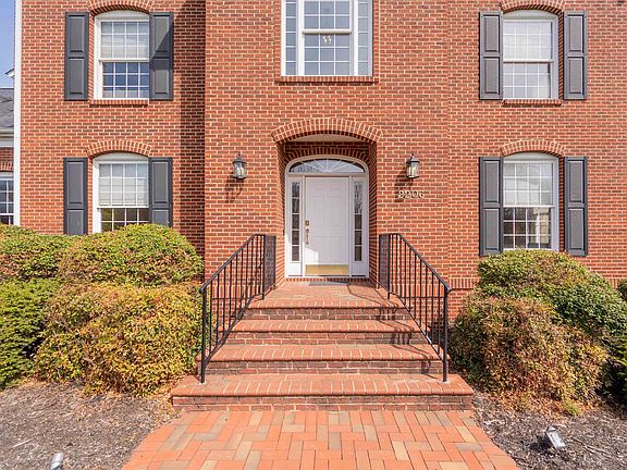 4th image of 2206 Hardwick St