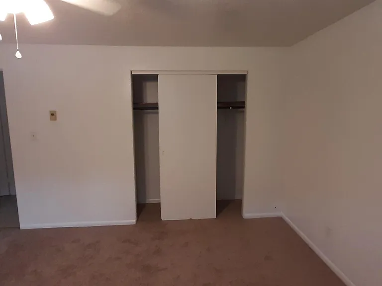 140 Lynwood Mnr #10 — Photo 8