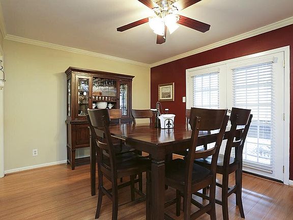 4th image of 9531 Meadowcroft Dr