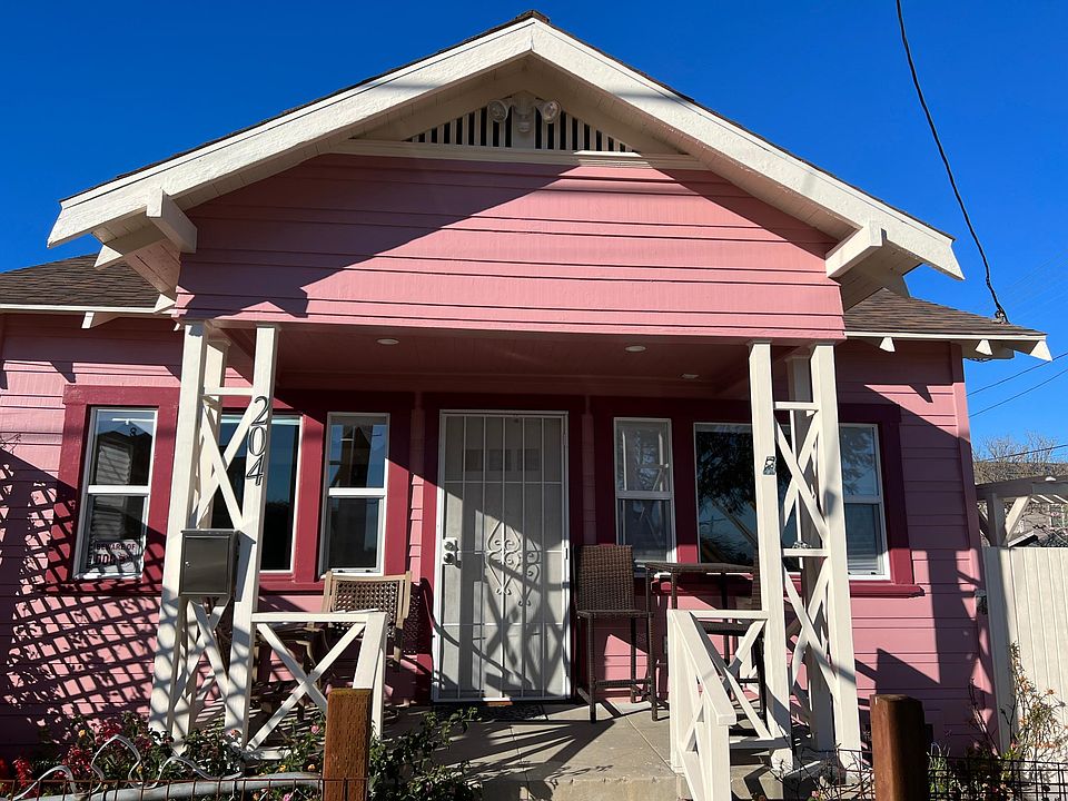 1st image of 204 W Sepulveda St