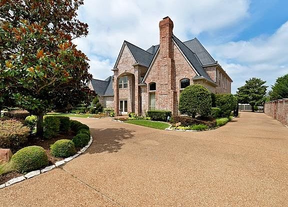 2nd image of 4520 Alexandra Dr