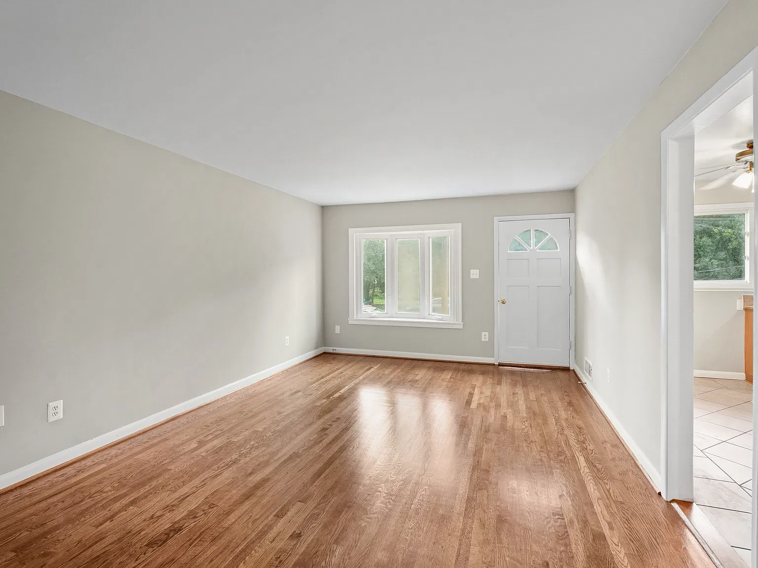 3 bed, 1976 sqft, $3,250 — Photo 2