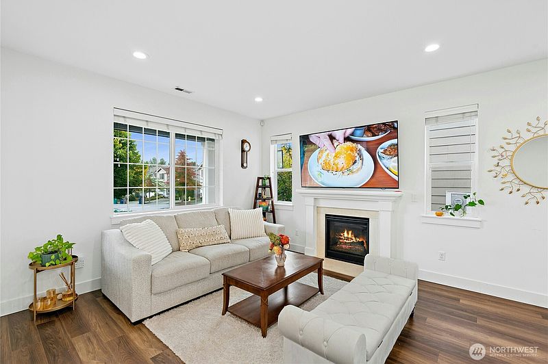 4th image of 35121 SE Terrace Street