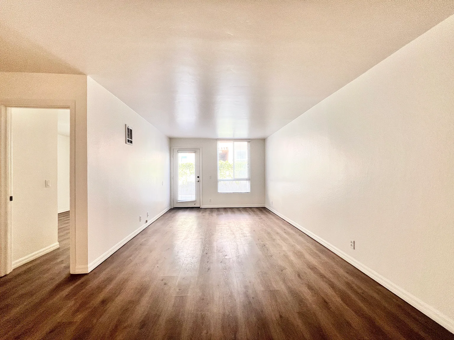 2 bed, 726 sqft, $2,900 — Photo 1