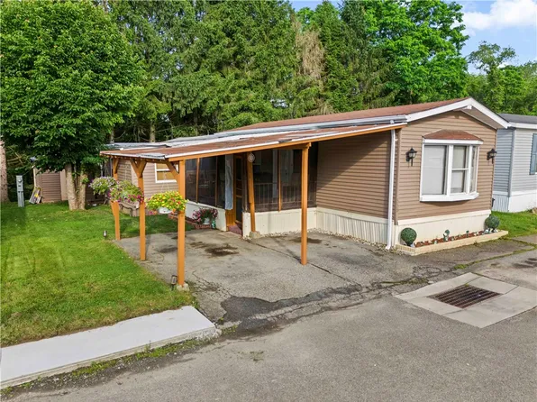 338 Festival Rd, Washington, PA 15301