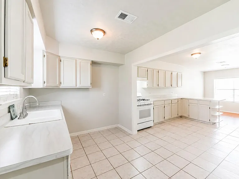 5514 Vickita Dr — Photo 7