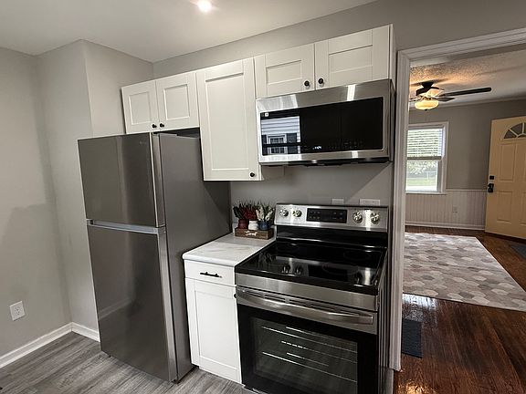 3rd image of 4801 Farrington Ave