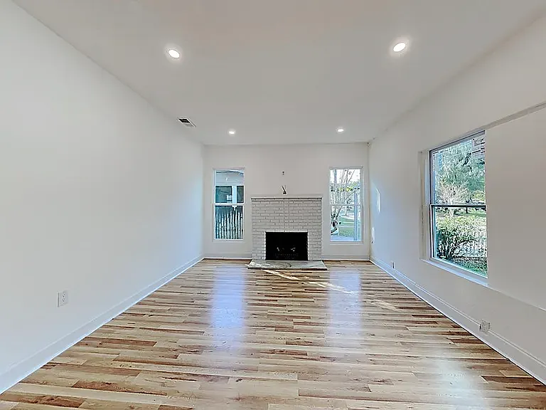 1222 E Kaley St — Photo 3