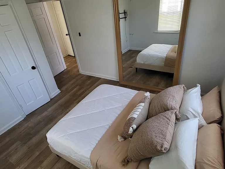 1517 Roanoke Ave — Photo 10