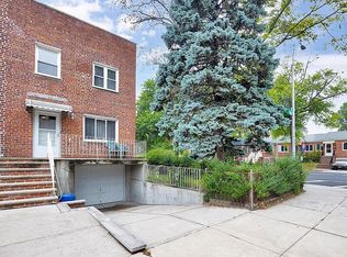 6102 67th St, Middle Village, NY 11379