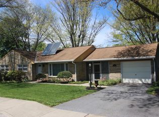 921 High St, Akron, PA 17501