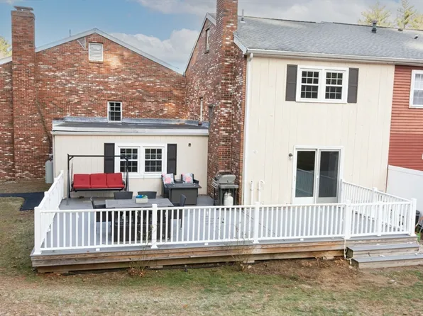 535 Haverhill St APT 4, Rowley, MA 01969