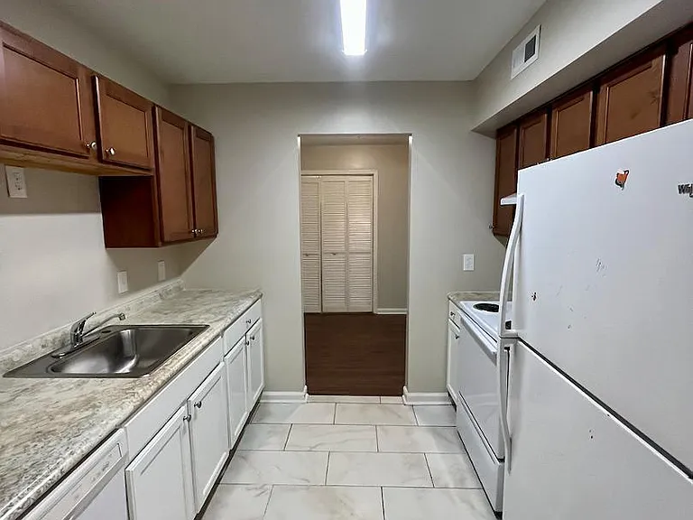 4205 Greencastle Ct #D — Photo 2