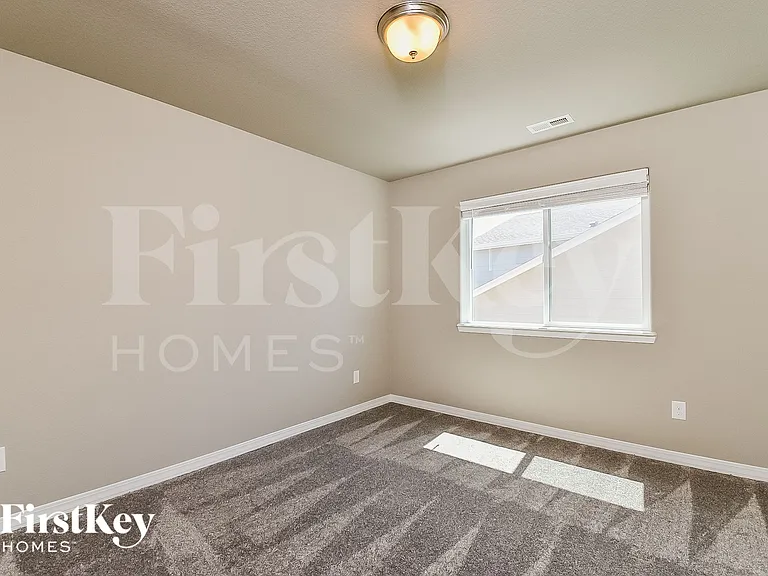 7687 Benecia Dr — Photo 11