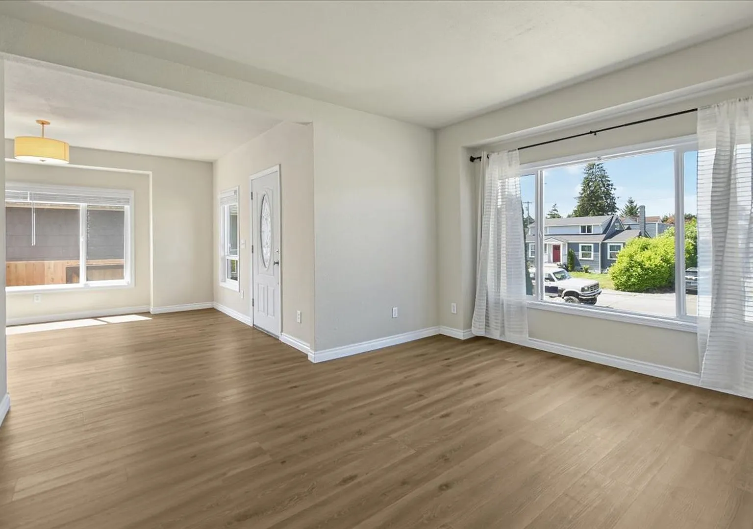 3Bd/2.25Ba Everett Home — Photo 4