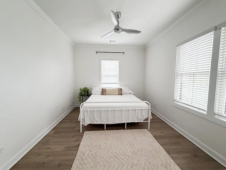 1718 Barnard St #1718 — Photo 13