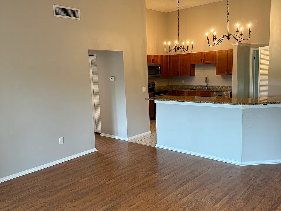3328 Laurel Dale Dr