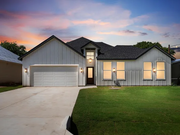 5102 Waterbury Ct, Granbury, TX 76048