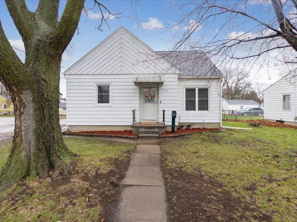 1449 W 11th St, Waterloo, IA 50702