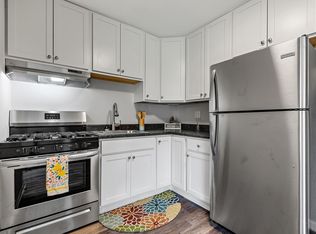 2320 20th St APT 6, Zion, IL 60099