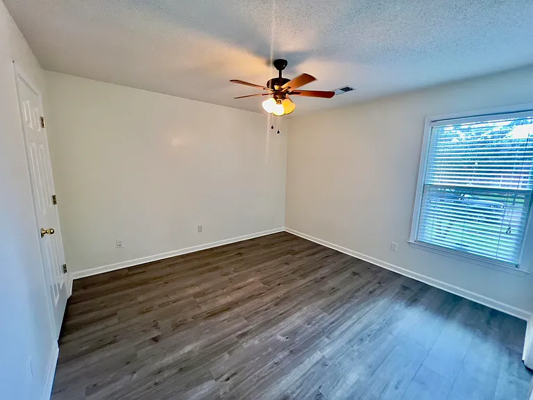 545 Wilkes Cv — Photo 12