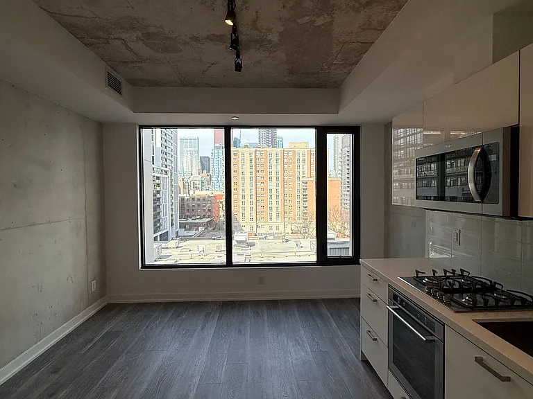 55 Ontario St #717 — Photo 3