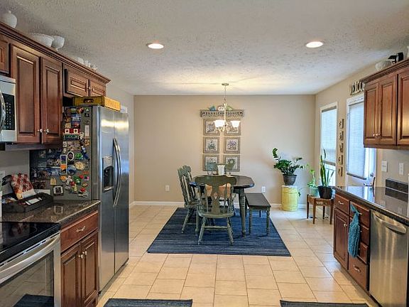 3rd image of 246 Amelia Dr